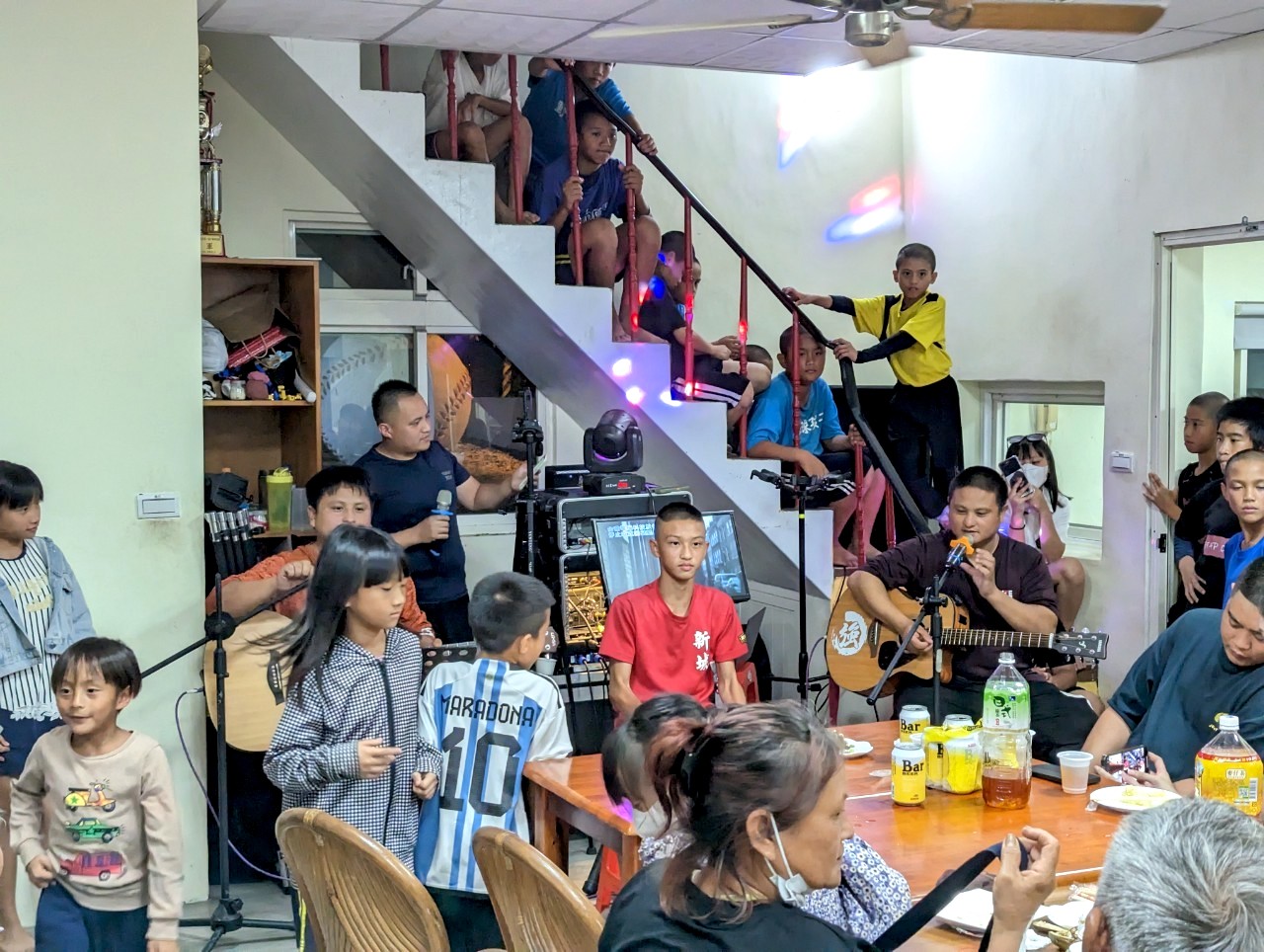 112年下學期球隊家長日活動，邀請社區中的大人小孩一同給予畢業生祝福！